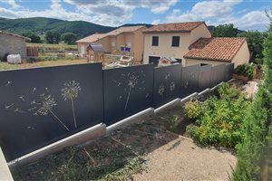 Brise vue décoratif en alu fabriqué à Millau Aveyron France